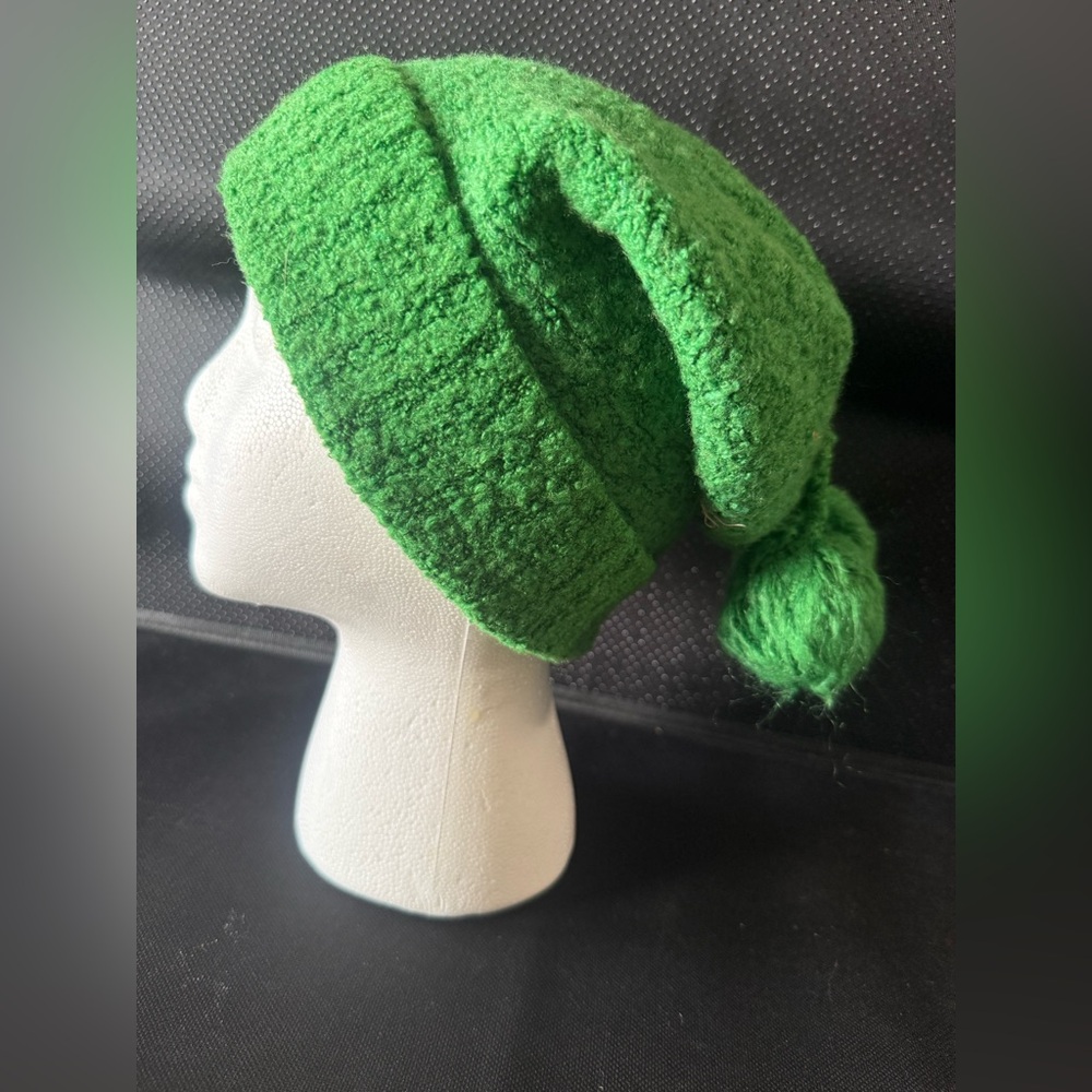 Moda International Winter Hat, Women’s size OS, Green Knit Beanie/Hat